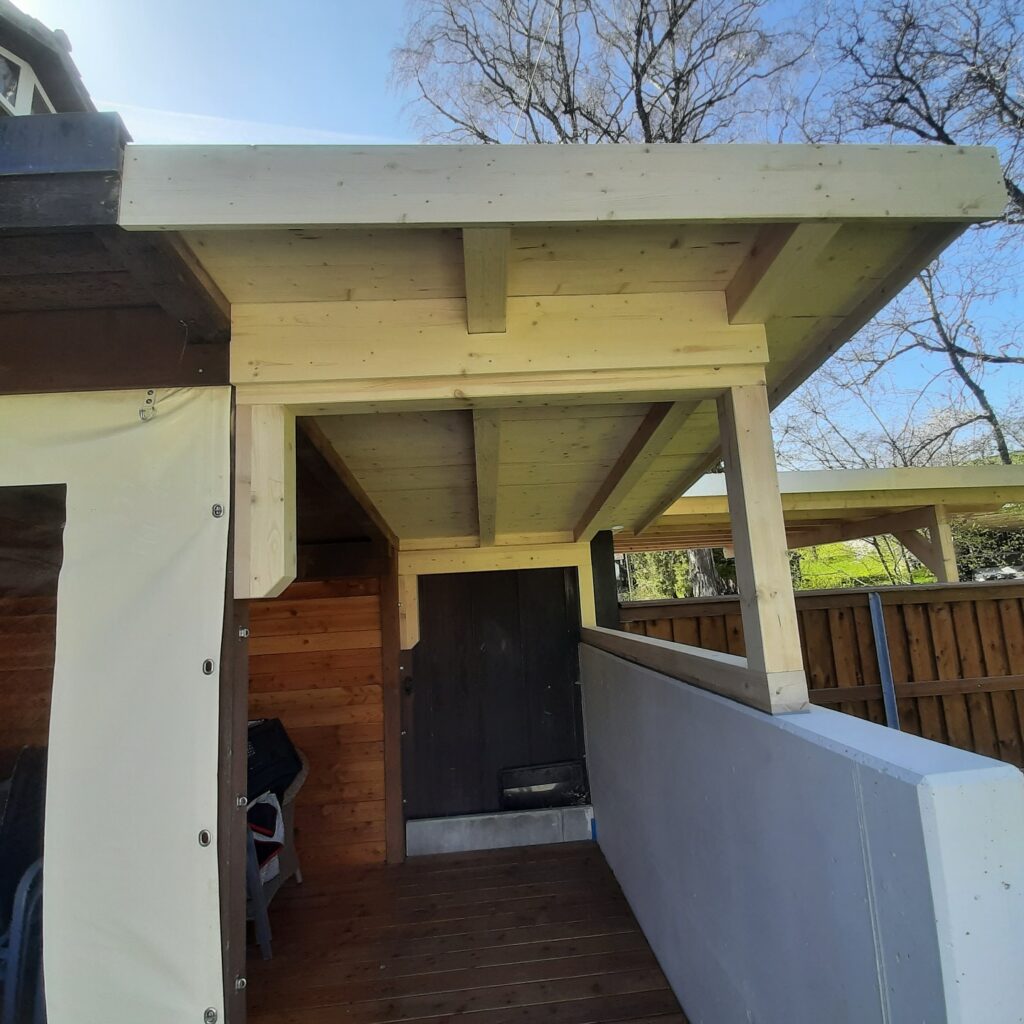 Unterstand angebaut